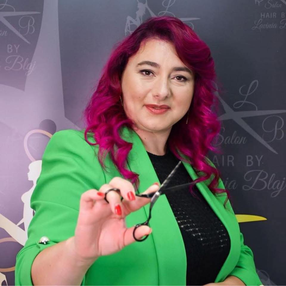 Spune adio părului uscat! Programează-te pentru un tratament profesional la Hair by Lavinia Blaj!